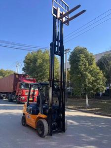 Montacargas Diésel Usado TOYOTA7F30, Capacidad de Carga de 3 Toneladas, Mástil de Dos/Tres Etapas, Tracción 4x4 Todoterreno, Modelo 2022, Fabricado en Japón, Venta Económica - Product Image 2