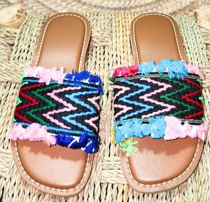 Pantoufles en cuir marocaines faites à la main : sandales babouches tissées - Product Image 1