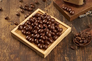 Dragee de Almendras con Naranja y Canela, Chocolate Semidulce en Cajas de Chocolate Personalizadas para Sets de Regalo Corporativos - Product Image 4