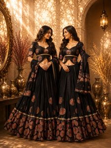 Lehenga Choli en Chiffon Noir Vintage à Imprimé Patchwork Brodé avec Découpes et Ourlet Plissé pour Tenue de Soirée Ethnique Femme - Product Image 1