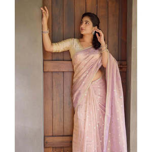 Sari de Diseño Hecho a Mano con Hermosos Bordados de Lentejuelas, Silueta Recta y Cintura Natural - Product Image 1