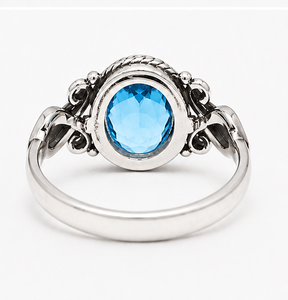 Anillo de Plata con Topacio Azul, Anillo con Gema Ovalada Facetada, Anillo de Plata de Ley, Joyería con Piedra de Nacimiento de Diciembre, Hecho a Mano - Product Image 2