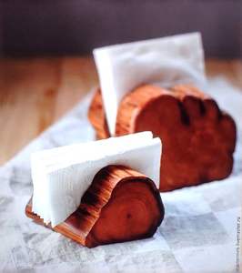 Porta servilletas tradicional indio hecho de madera de mango con elementos de diseño étnico para comedor o restaurante. - Product Image 5