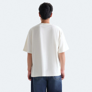 Camiseta gráfica extragrande de algodón peinado premium de diseño personalizado, transpirable, con cuello redondo y hombros caídos para hombre, en venta. - Product Image 4