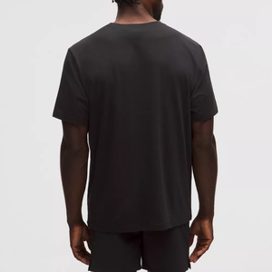 เสื้อยืดคอกลมแขนสั้นสีดำสำหรับผู้ชาย ทรงปกติ ผ้าฝ้ายเจอร์ซีย์ สีพื้น ระบายอากาศได้ดี ผ้าถักแบบเรียบ - Product Image 2