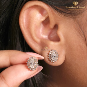 Boucles d'oreilles en forme de fleur ovale brillante, serties de diamants de laboratoire CVD, 2 carats au total, certifiées IGI, clarté VVS2, couleur D, or massif 14 carats - Product Image 4