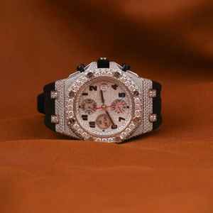 Montre pour homme avec diamants moissanite taille ronde, demi-sertie de diamants, bracelet en caoutchouc noir - Product Image 2