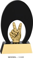 Trophée signe de la paix plaqué or avec support ovale noir pour les récompenses sur le thème de la musique, modèle 1122