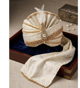 Safa de mariage en soie ivoire pré-noué pour le marié, avec plume Kalgi et brocart doré - Product Image 1
