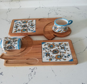 Bandejas rectangulares de madera oscura con arte de azulejos turcos con motivos de tulipanes. Disponible a precios de mayorista. - Product Image 3