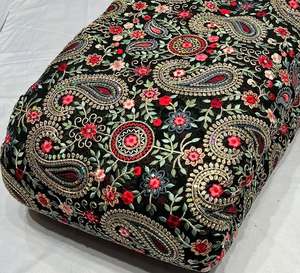 Tela de terciopelo de malla con lentejuelas y bordados premium para abayas, ideal para la moda modesta del Golfo y los Emiratos Árabes Unidos. - Product Image 5