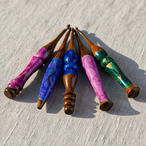Hand Knitting Ergonomic Grip Resin Wood Mix Multicolor <b>Crochet</b> Colorful Epoxy Resin Wooden <b>Crochet</b> <b>Hooks</b> Oval Shape For Use - Product Image 6