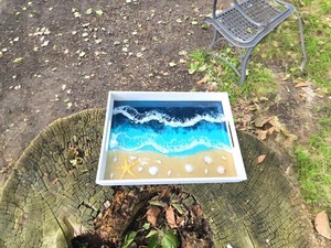 Plateau de service et sous-verres en bois de chêne avec résine époxy bleue motif vague de mer, incrustation de coquillages véritables, décoration nautique de luxe pour la maison, cadeau haut de gamme - Product Image 4