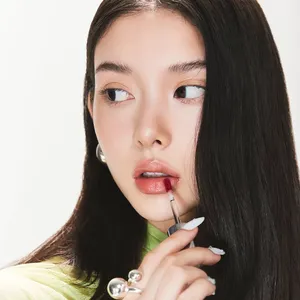 Tinta labbra in vetro rugiadoso in 7 colori che nominano il prodotto rossetto per il trucco - Product Image 1