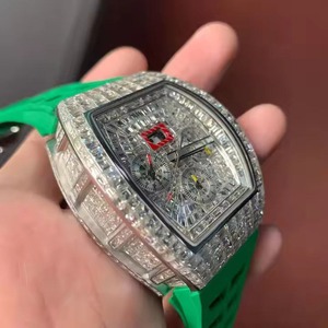 Lujo Hip Hop Diver Clásico Reloj de cuarzo para hombre Impermeable Cristal de zafiro Banda de acero inoxidable Logotipo personalizado Baguette único - Product Image 1