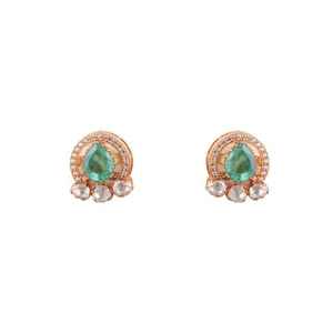 Pendientes de piedra verde en forma de pera con acabado dorado, estilo Kundan, joyería nupcial india hecha a mano con piedra esmeralda. - Product Image 1