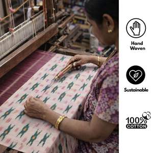 Tissu Ikat indien traditionnel tissé à la main, durable et éco-responsable, en coton, fabriqué par des artisans, pour la décoration intérieure. - Product Image 5