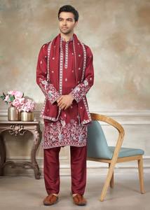 Kurta pour homme, confortable et très vendue, idéale pour les festivals, en coton léger mélangé, tenue traditionnelle pour les fêtes, disponible à bas prix. - Product Image 2