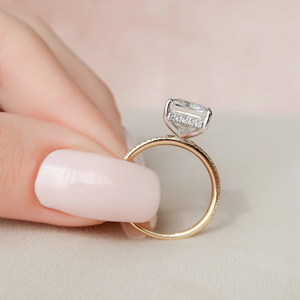 Anillo de Compromiso con Diamante Corte Radiante, Oro Sólido de 18K, Baño de Rodio, Engaste de Garras, Joyería Fina Clásica para Mujer - Product Image 3