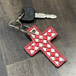 Llavero de Cuero Vacuno Genuino con Diseño a Cuadros Rojos y Blancos, Hecho a Mano, Elegante y Moderno, Accesorio para Bolsos, Venta al por Mayor - Product Image 4