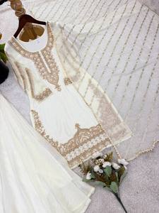 Ensemble Salwar Kameez brodé blanc avec dupatta perlé, tenue traditionnelle indienne et pakistanaise pour mariage et fête - Product Image 4