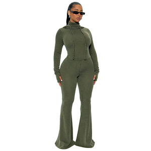 Ensemble deux pièces pour femmes, haut à col haut uni à capuche et pantalon évasé, tissu tricoté écologique - Product Image 6