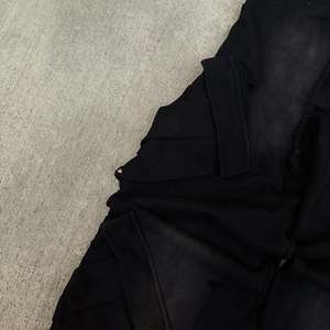 Pantalon cargo noir longueur genou, taille à cordon de serrage, plusieurs poches, coupe ample décontractée, couleur unie, style été - Product Image 2