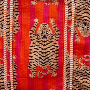 Sac fourre-tout en toile imprimé à la main motif tigre avec bordure rayée, style bohème, ouverture supérieure, pour le shopping, les voyages, toutes saisons - Product Image 2