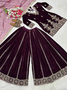 Ensemble Sharara de mariée indienne en gros avec paillettes roses Dupatta brodées pour les fêtes et les cérémonies personnalisées - Product Image 2
