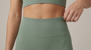 Ensemble de sport côtelé sans couture pour femme avec logo personnalisé, comprenant un legging taille haute anti-transparence et un soutien-gorge de sport, 2 pièces pour la gym et l'entraînement - Product Image 5