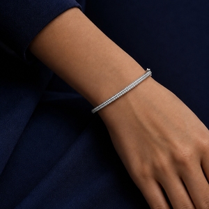 Bracelet tennis classique en argent 925 avec sertissage de diamants ronds, plaqué rhodium, bijoux pour femmes à porter au quotidien - Product Image 4
