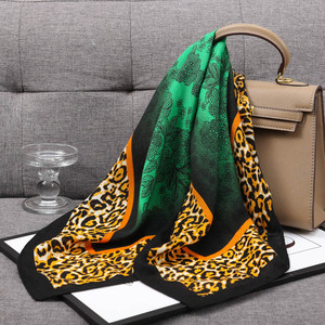 Écharpe carrée de luxe 90*90CM en satin de soie 100% respirant, décontractée, avec logo personnalisé, couleurs variées, service OEM, toutes saisons, pour femmes - Product Image 1