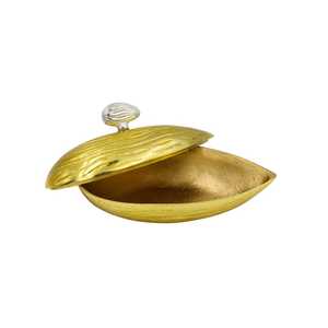 Boîte à bijoux Golden Heritage en coquillage avec bouton en perle, en métal poli, faite à la main, écologique, durable, design glamour pour cadeaux de mariage - Product Image 3