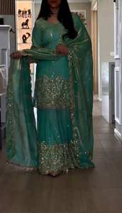 ชุดเสื้อท็อปผ้าซาติน NC ปักลายประดับเลื่อม พร้อมกางเกงชาราร่าและผ้าคลุมไหล่ แต่งขอบด้วยลูกไม้แฟนซี แบบเย็บสำเร็จ - Product Image 6