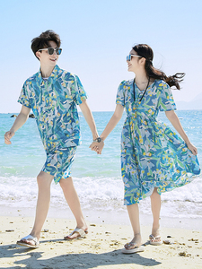 Tenues Assorties Famille : Robe Polynésienne Mère & Fille, Ensemble Couple Polynésien, Vêtements Floraux pour Vacances - Product Image 2