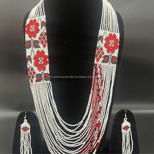 Collier de broderie de perles de verre de créateur de luxe fabriqué à la main pièce de déclaration pour vêtements de mariée et de soirée - Product Image 5