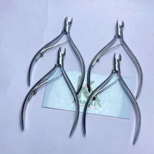 เครื่องมือตัดหนังกำพร้าและเล็บสแตนเลสอย่างดี แบบขายส่ง OEM รับทำโลโก้ ปลายแหลมคม ใบมีดตรง สำหรับเล็บหนา - Product Image 1