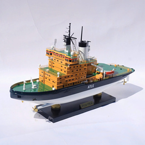 Modèle de navire brise-glace suédois en bois peint à la main ATLE ICE BREAKER, personnalisé pour cadeau d'affaires ou collection - Product Image 1