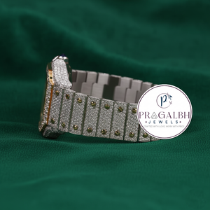 นาฬิกา Pragalbh Jewels ประดับเพชรเต็มหน้าปัด ตัวเรือนทองคำแบบกำหนดเอง หน้าปัดเลขโรมัน สายสแตนเลสสตีล สำหรับผู้ชาย - Product Image 2