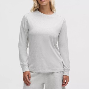 T-shirt à manches longues pour femme, gris clair uni, col rond, coupe classique, tricoté, respirant, toutes saisons - Product Image 1