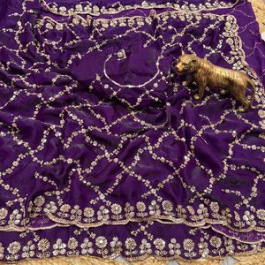 HENIXA CREATION Saree en satin et mousseline de soie au design élégant avec de magnifiques perles, pièce de blouse non cousue, séchage rapide, idéal pour mariage - Product Image 1