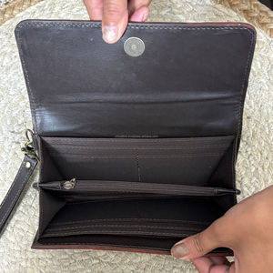 Nouvelle Pochette Élégante Faite Main en Cuir de Vachette avec Motif Floral Gravé et Portefeuille à Cartes de Jeu pour Femme - Product Image 6