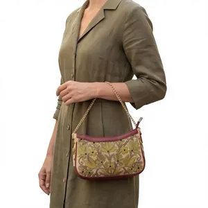 Bolso de Hombro con Bordado Kashmiri, Color Crema con Diseño Floral de Lavanda y Margaritas Púrpuras - Product Image 6