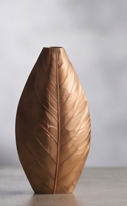 Vase décoratif en métal doré de luxe, texture de feuille inspirée de la nature, pour la maison, le bureau ou le hall d'entrée - Product Image 5