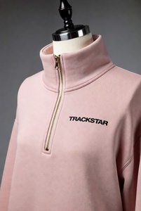 Sweat-shirt blanc pour femme avec fermeture éclair quart de tour, imprimé lettrage noir Trackstar, détails dorés, pull-over - Product Image 6