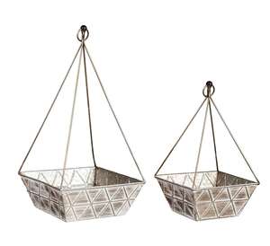 Corbeille suspendue vintage en métal galvanisé argenté, style antique gris, pour plantes, décoration de jardin et de porche, design géométrique et rustique - Product Image 1