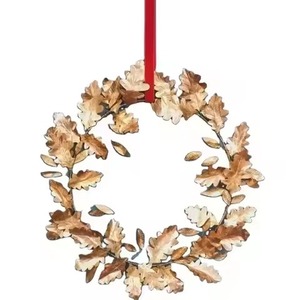 Couronne de feuilles de chêne en fil métallique écologique artisanale, décoration rustique de Noël pour l'intérieur, ornement mural pour une utilisation en intérieur - Product Image 1