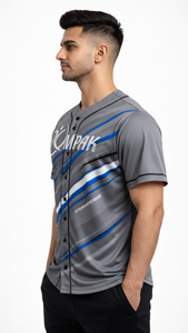 Camiseta de béisbol de corte moderno con estampado sublimado en toda la prenda para rendimiento y estilo - Product Image 6
