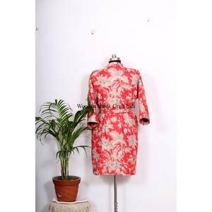 Albornoz de seda indio multicolor surtido, estilo kimono Kantha, ropa de dormir al por mayor, color rojo, vestido largo hecho a mano con patchwork. - Product Image 6