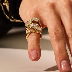 Bague de fiançailles solitaire moderne en diamant de laboratoire taille poire, en or jaune 14 carats, avec bande ondulée, certifiée IGI, bijou raffiné, cadeau - Product Image 6
